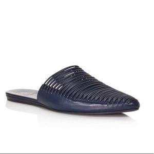 NWT Tory BurchSienna Navy thong- size 6